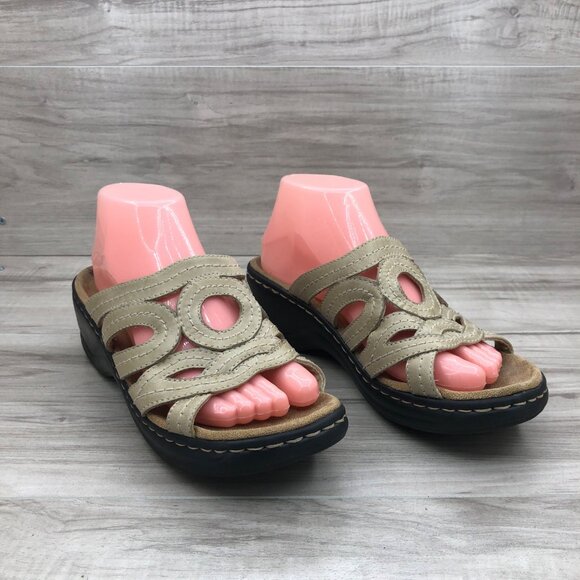 Clarks Sandals Womens 8.5M Tan Leather Slip On Comfort Shoes - Picture 3 of 12